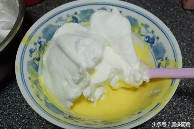 這個蛋糕配方好,無油無奶又低糖,新鮮味美又健康,電飯煲就能做