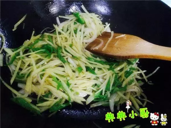 一個土豆不夠一盤菜,我把它加進去,太好吃了!