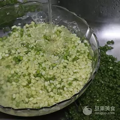 綠豆脫皮有技巧,輕鬆製作綠豆糕