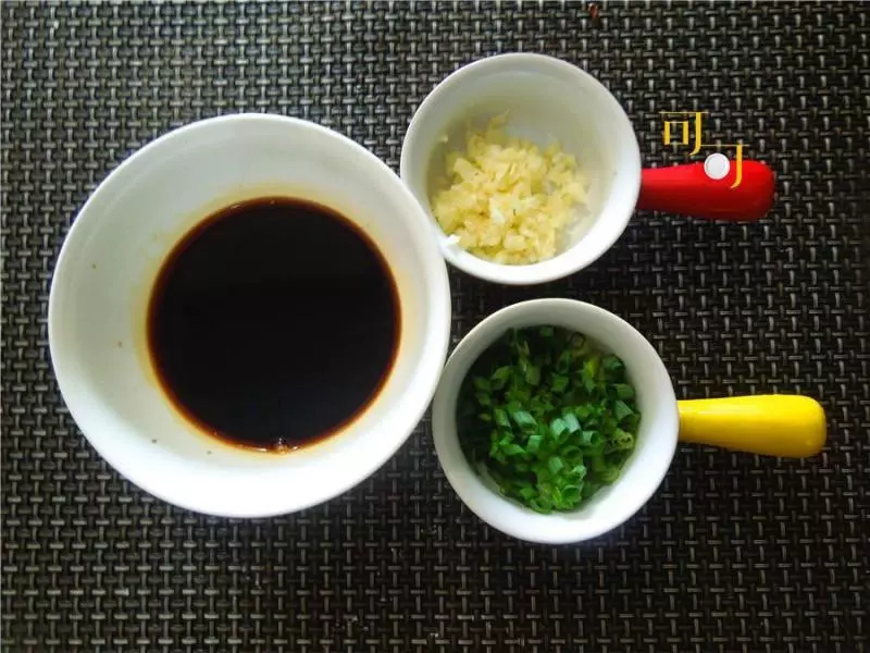 夏天我家最愛吃的茄子做法,用手撕一撕,拌一拌,清爽又下飯