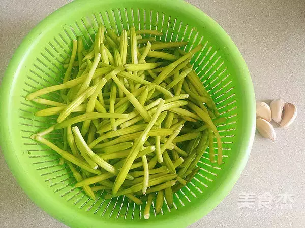 夏天蔬菜多,可這菜就一個月有,曬乾後沒這麼香,千萬別錯過!