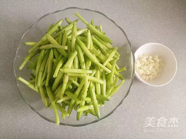 夏天蔬菜多,可這菜就一個月有,曬乾後沒這麼香,千萬別錯過!