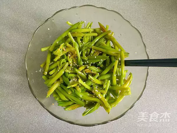 夏天蔬菜多,可這菜就一個月有,曬乾後沒這麼香,千萬別錯過!
