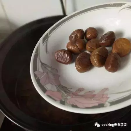 和可樂雞翅一樣美味的可樂菜譜,砂鍋可樂栗子燜排骨,甜而不膩 !