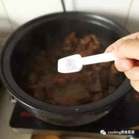 和可樂雞翅一樣美味的可樂菜譜,砂鍋可樂栗子燜排骨,甜而不膩 !