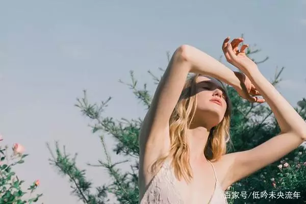 女子不能生,丈夫要離婚,公園相遇,看見她的腳後男人後悔了