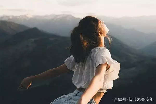 女子不能生,丈夫要離婚,公園相遇,看見她的腳後男人後悔了