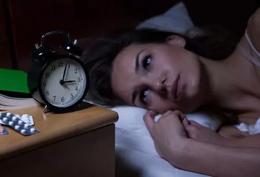 提醒大家:這5樣東西少往床頭放,不僅影響睡眠還可能傷身!