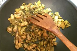 就喜歡這種酸爽,酸菜肉絲的家常做法,用它做菜爽到爆!
