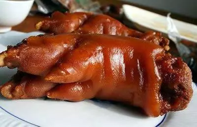 奶奶做了30年的鹵豬蹄,只需多加「這一步」,豬蹄入味又筋道~