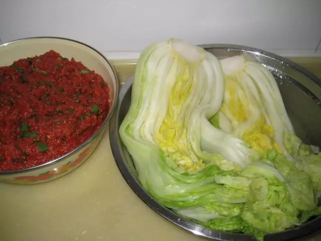 干鍋蝦、紅燒肉、老乾媽醬排骨、啤酒雞翅、紅燒魚、紅燜羊肉等