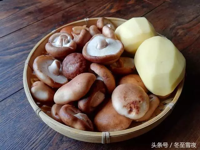 香菇這樣做太好吃了,外面吃不到,一點肉也沒放,好吃到停不下來
