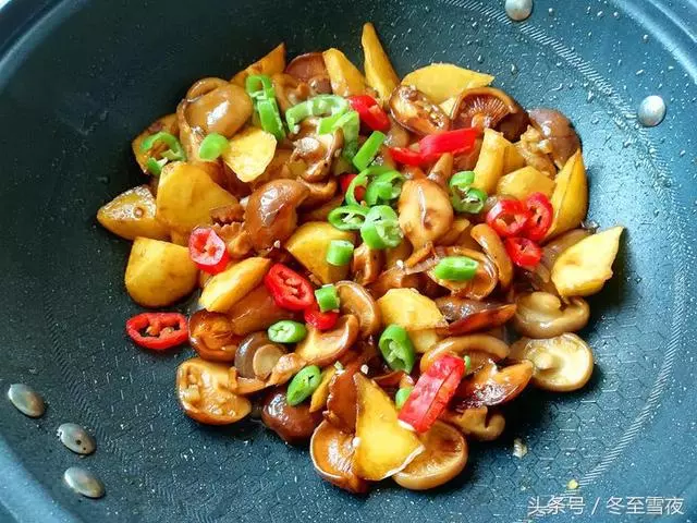 香菇這樣做太好吃了,外面吃不到,一點肉也沒放,好吃到停不下來