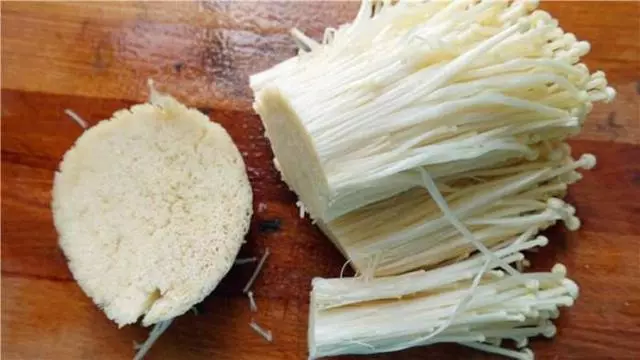 就饞這道金針菇的新做法,簡單易學,辣的過癮,大人孩子都愛吃