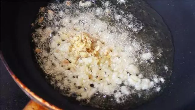 就饞這道金針菇的新做法,簡單易學,辣的過癮,大人孩子都愛吃