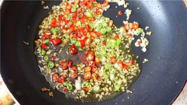 就饞這道金針菇的新做法,簡單易學,辣的過癮,大人孩子都愛吃