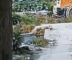 【視頻】3幼童20秒內「相繼溺斃」 家屬痛哭「狂甩遺體」喚不醒