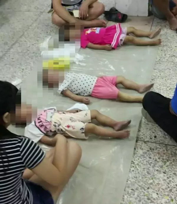 【視頻】3幼童20秒內「相繼溺斃」 家屬痛哭「狂甩遺體」喚不醒