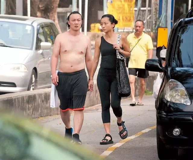 在徐濠縈監督下減肥終於有效果,陳奕迅大肚腩消失不見!