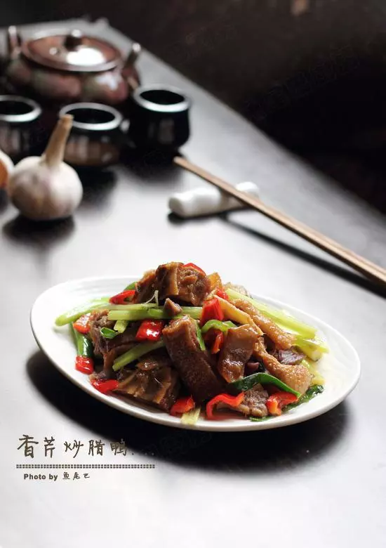 香芹炒臘鴨 越嚼越香的臘鴨做法