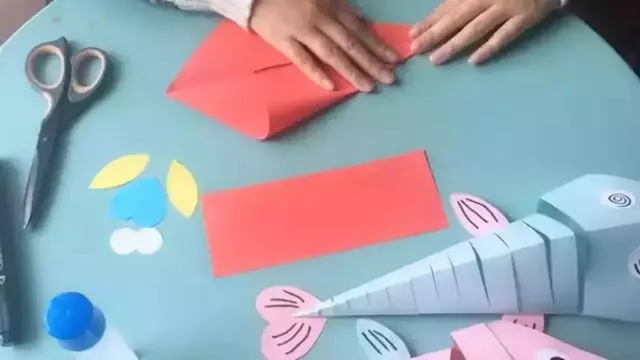 這些魚既是手工課,又是環創裝飾
