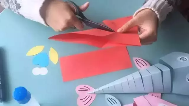 這些魚既是手工課,又是環創裝飾