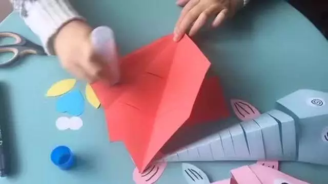 這些魚既是手工課,又是環創裝飾