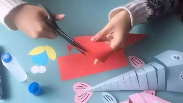 這些魚既是手工課,又是環創裝飾