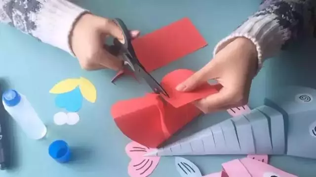 這些魚既是手工課,又是環創裝飾