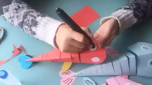 這些魚既是手工課,又是環創裝飾