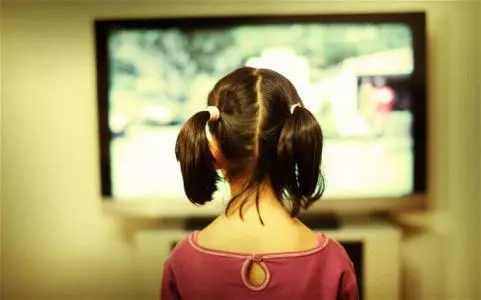 小孩看電視成癮?這些危害你甚至想不到……