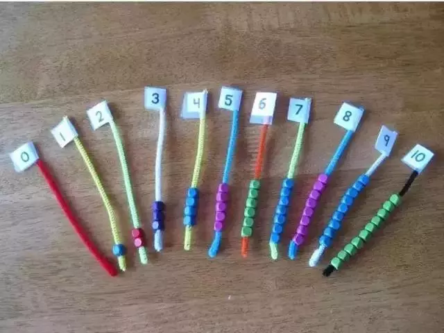 比大小、湊十法…… 孩子們做手工玩遊戲就都學會了