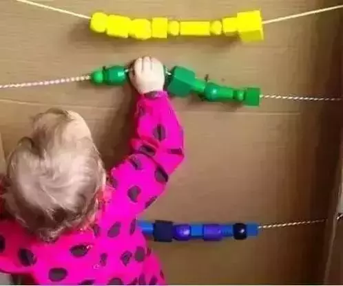 比大小、湊十法…… 孩子們做手工玩遊戲就都學會了