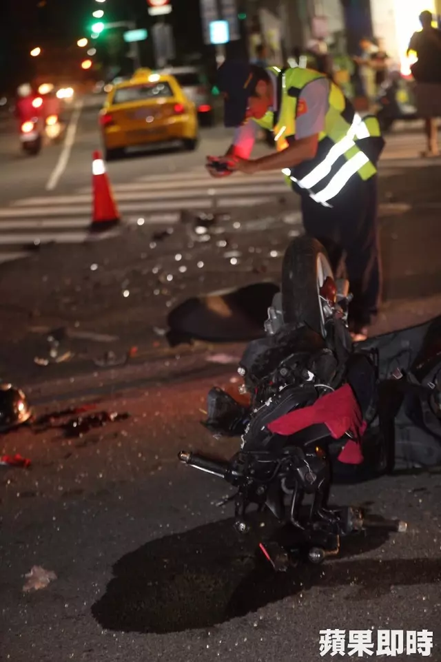 高雄計程車疑轉彎過快 撞飛父女3人釀1死1命危 - sabrinachu | FUN01 創作分享