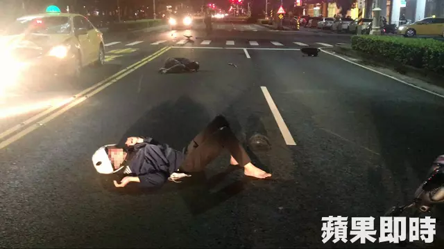 機車雙載衝撞小黃 2人噴飛重傷 - sabrinachu | FUN01 創作分享