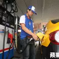 吊車輾壓騎士慘斷腿 正面影片曝光!網友戰翻 - sabrinachu | FUN01 創作分享