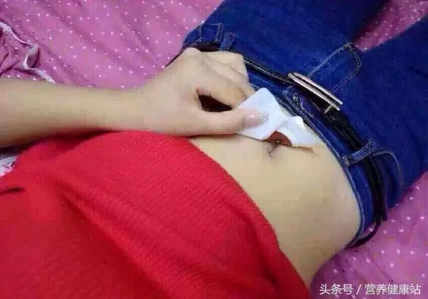養生:晚上睡覺把這三味食材放在肚臍上,祛寒祛濕氣