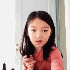 李嫣高清鏡頭下缺陷太明顯,被嘲像癟嘴老太太,王菲6字霸氣回懟