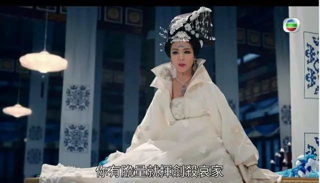 美魔女米雪約親友喝下午茶,如今62歲優雅氣質更勝從前~
