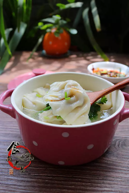老爸調的餃子餡,酸辣爽脆吃不膩,連湯都喝光,全家吃到撐
