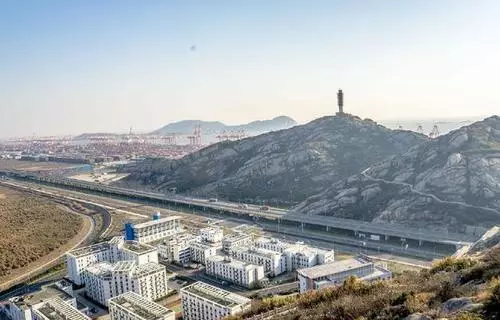 世界網友熱議中國超級工程之洋山港,有讚美、有嫉妒、也有詆毀!