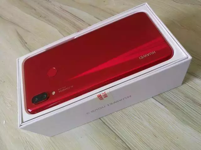 華為nova3系列到底有何魅力,在國內出貨量竟然破200萬!