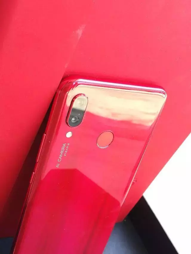 華為nova3系列到底有何魅力,在國內出貨量竟然破200萬!