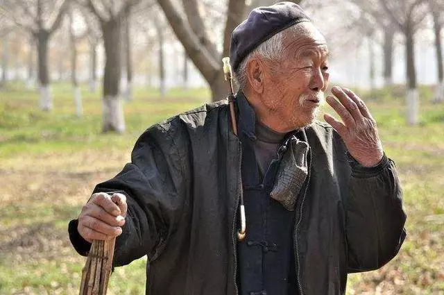 父親扮乞丐找兒子,老大老二裝作不認識,只有老三肯接回家,福報也跟著來了!