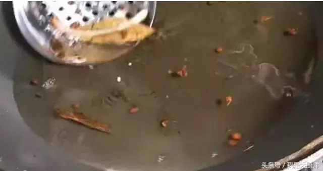 辣椒油怎麼炸最香?30年的秘制配方,老廚師為你揭秘!