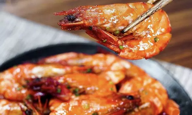 超簡單的·油燜大蝦·做法 超級下飯 快做給自己心愛的人吃吧