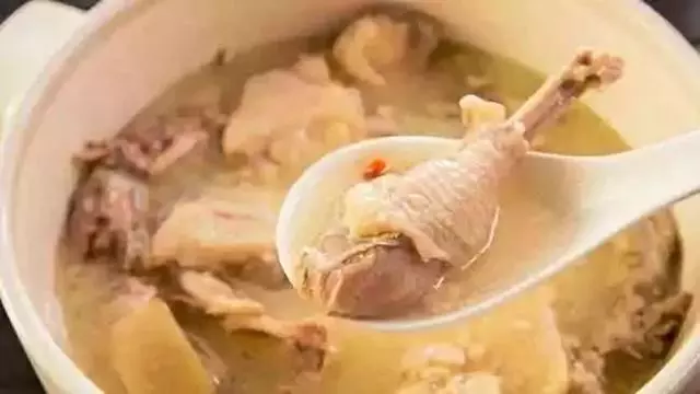 雞湯要這麼燉才好喝，比排骨湯更香比魚湯更鮮，很多人都燉錯了！