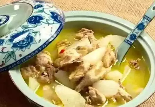 雞湯要這麼燉才好喝，比排骨湯更香比魚湯更鮮，很多人都燉錯了！