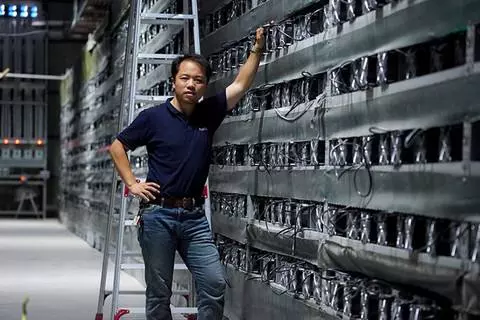 比特幣「礦機」被偷,網友懸賞2萬緝匪,貌美「礦工」怒駡:可惡馬來賊,偷盜方法真可恥