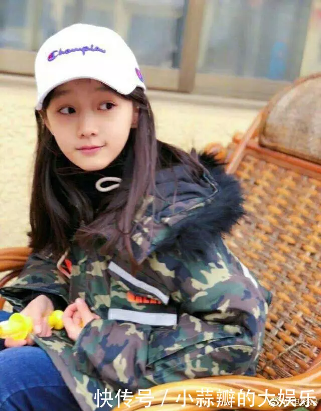 趙薇女兒首曝光,讓人眼前一亮,網友:顏值甩王菲女兒李嫣一條街!